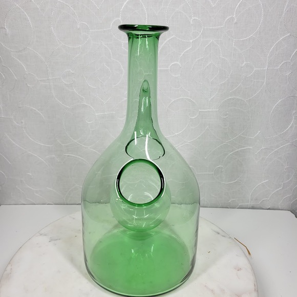Vintage Hand Blown Italian Wine Decanter Green with Ice Chamber & Raffia Stopper - Picture 5 of 16
